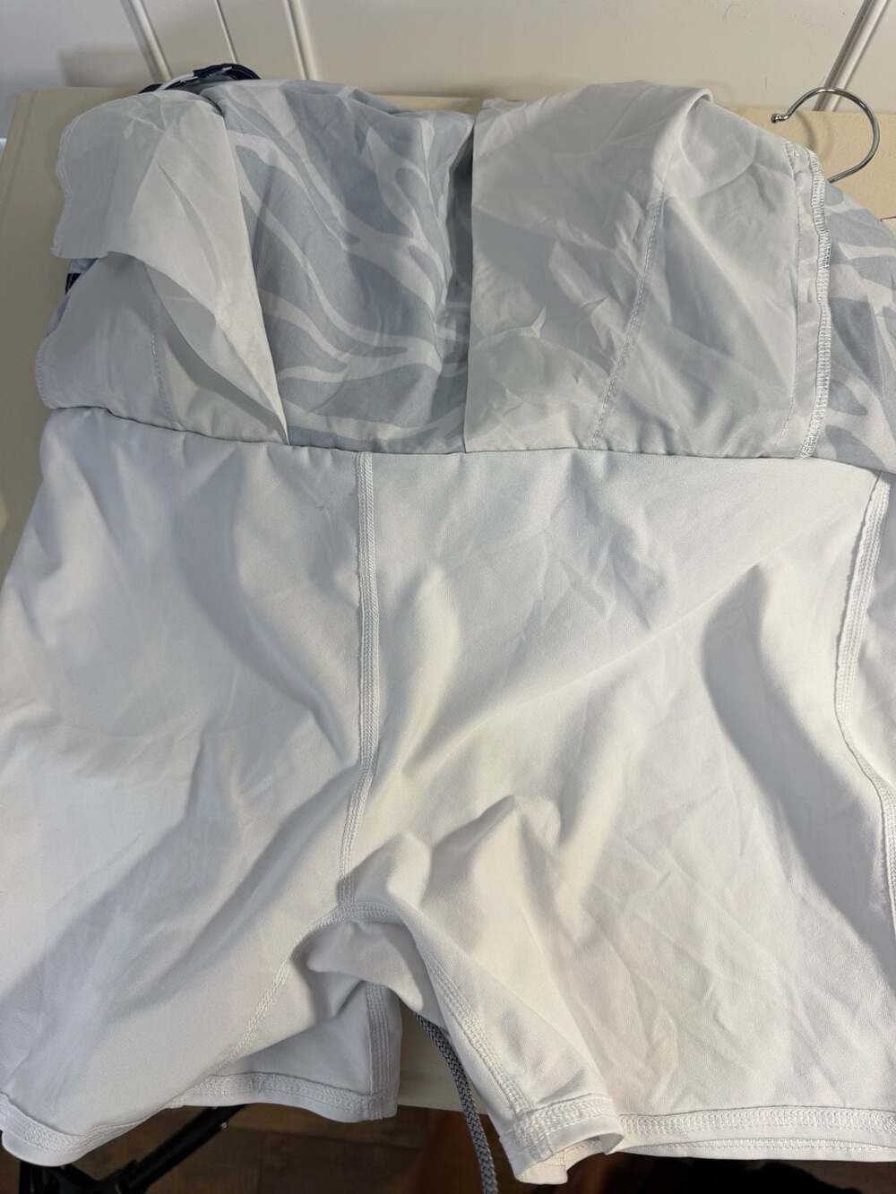 Vineyard Vines Performance Women's Navy and White Leaf Print Golf Skort Size 8 - Picture 8 of 8